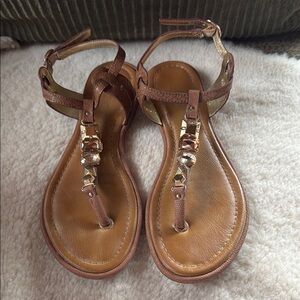 Aldo Elegant Brown Leather thong Sandals w/ gold and decorative gems. Size 7.5